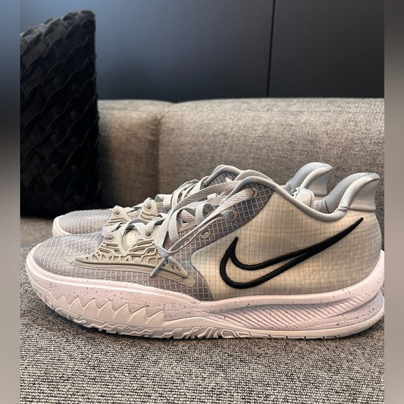 KYRIE 4’s, size 14, basketball sneakers - Picture 8 of 8